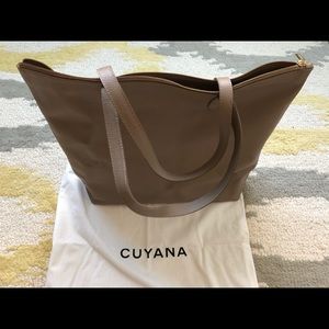 Cuyana Classic Leather Zipper Tote